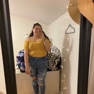 F21 OFF THE SHOULDER TOP